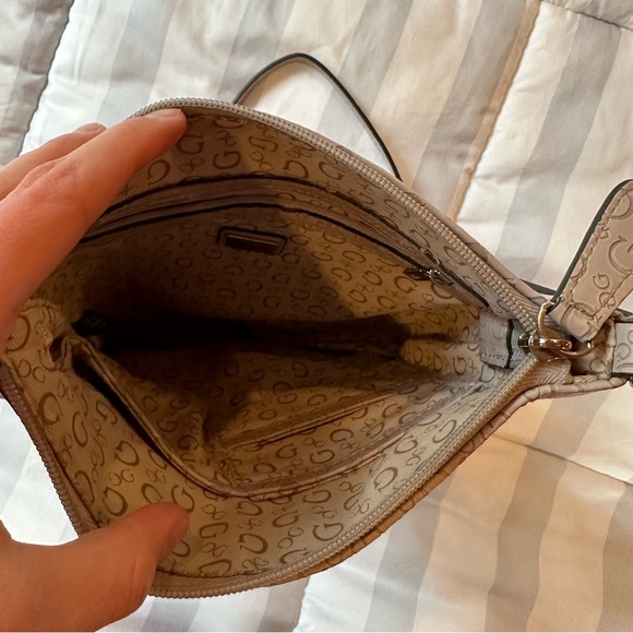 Guess Crossbody Purse - Picture 4 of 8